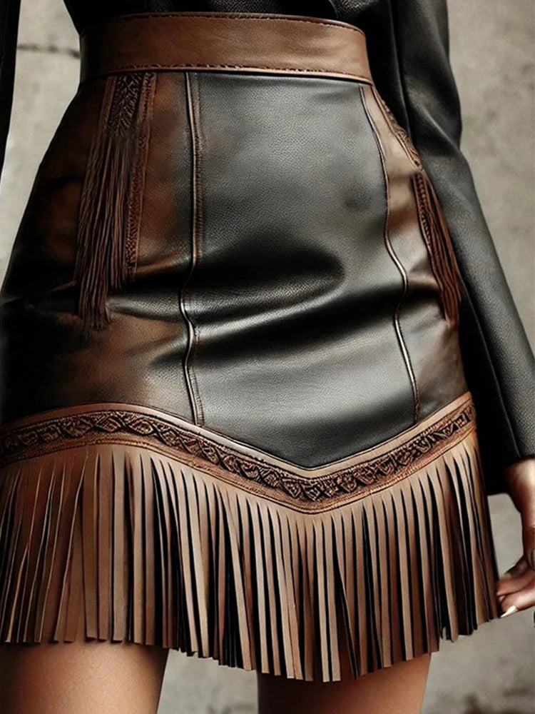 Vintage Western-style mini skirt with fringed hem, fashionable women's skirt in faux leather.