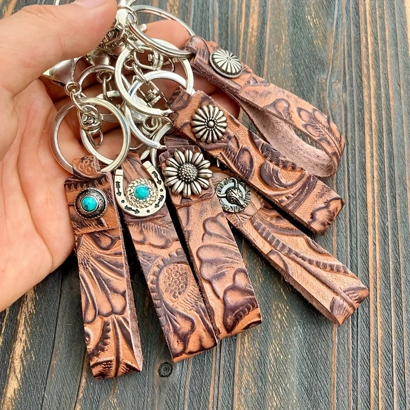 Retro Western-style leather keychain.