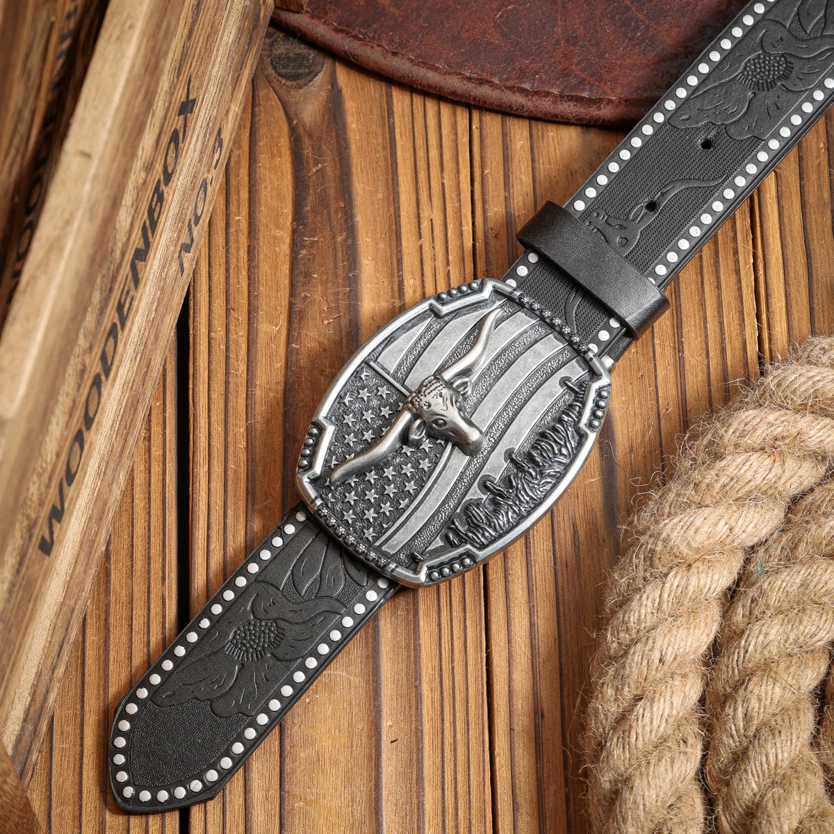 A PU belt suitable for both men and women.