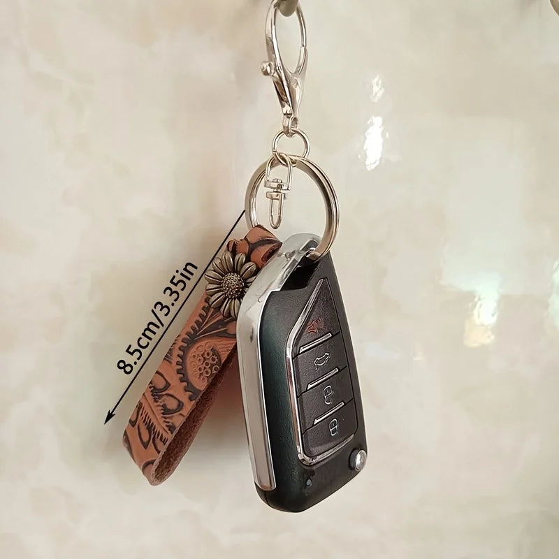 Retro Western-style leather keychain.