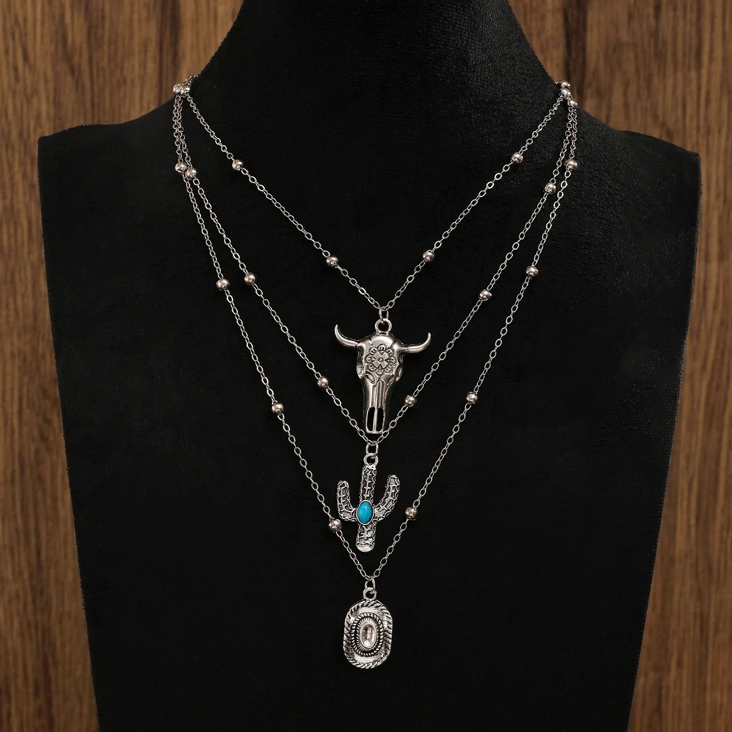 Cowboy style necklace set