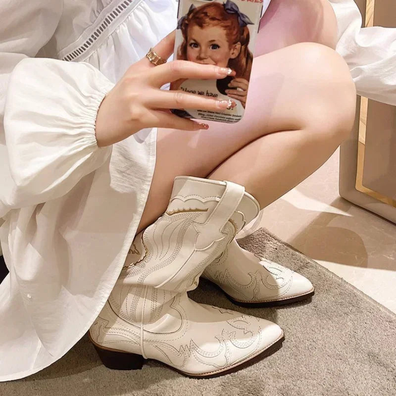 Women's vintage cowboy boot with square toe and chunky heel, embroidered, western style, with side zipper.