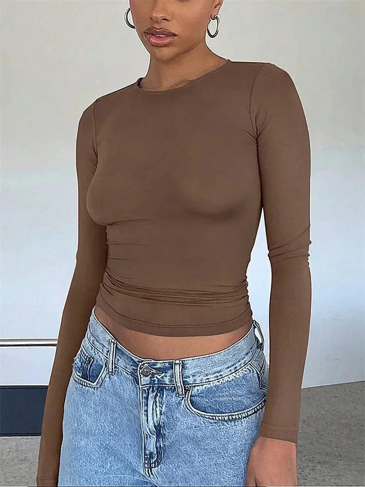 Basic long-sleeved cropped top for women.