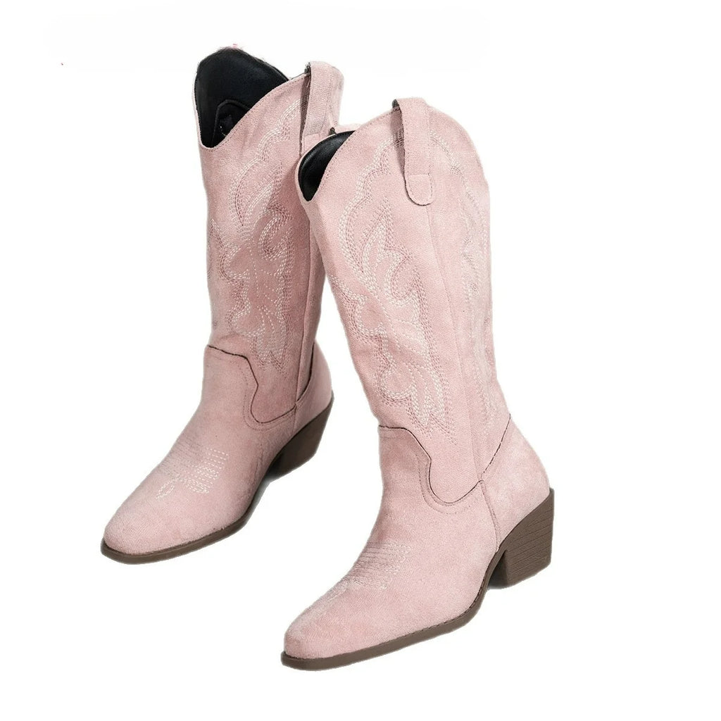 Embroidered western-style cowboy boots, high-top boots with a pointed toe and chunky heel.