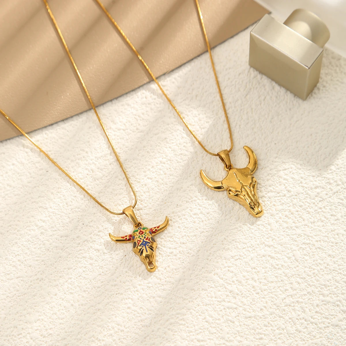 Vintage cowboy punk style pendant necklaces in stainless steel, for men and women.