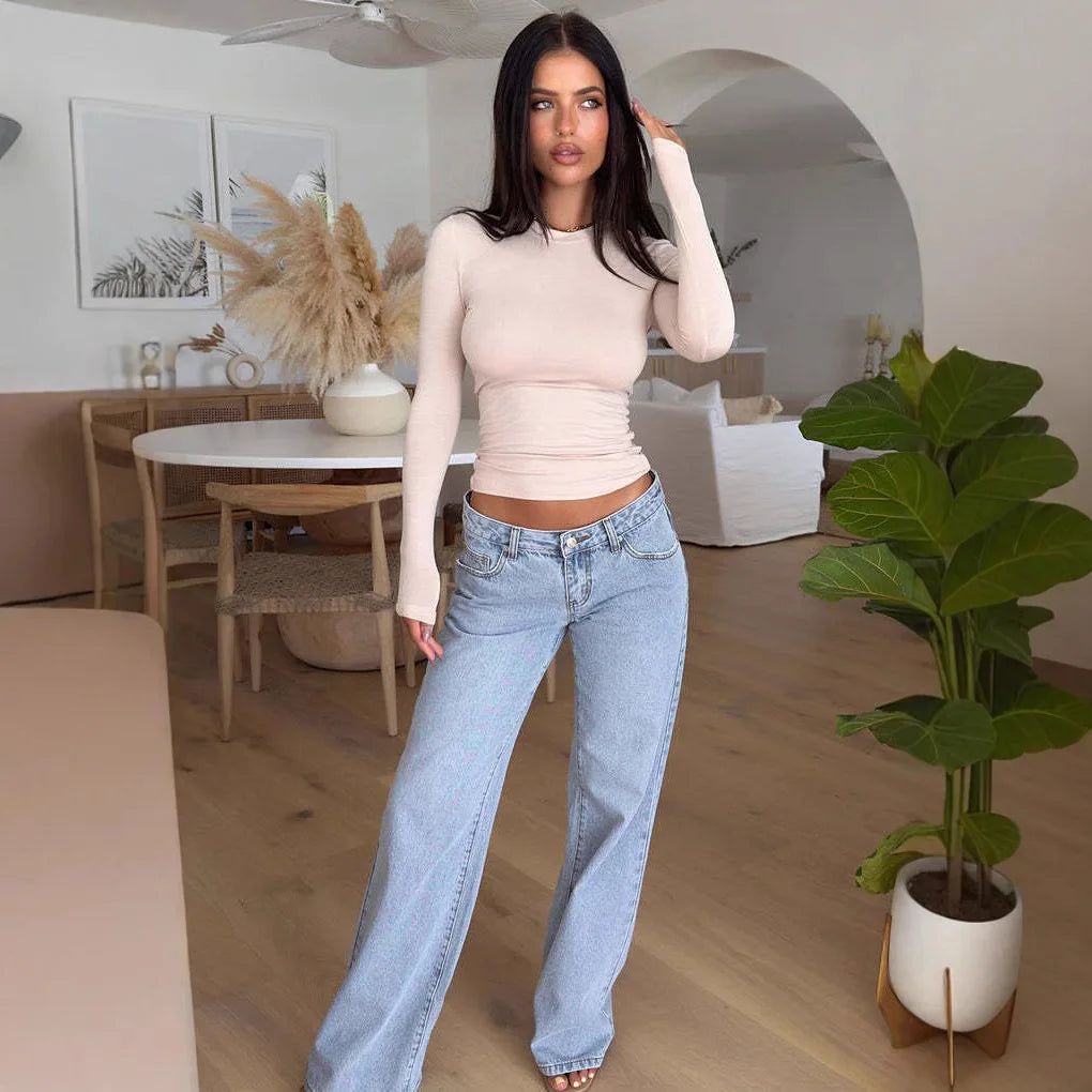 Low-waisted jeans.